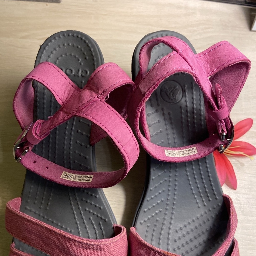 Pink Crocs Sandal - Picture 3 of 4